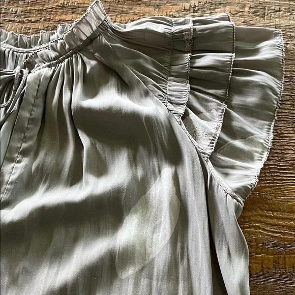 Elegant Ruffle Sleeve Blouse in Light Gray - Picture 4 of 5